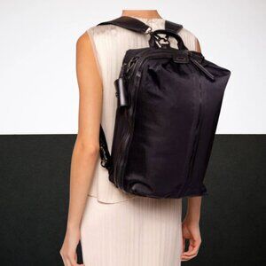 Caraa's studio 2 backpack in black